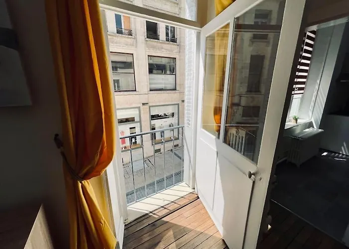 Апартаменты Le Cocon De Sasha - Hyper Centre - Full Climatisation - Proche Gare - Canape Convertible *